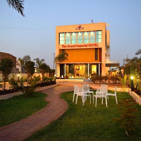 The Grand Imperial Hotel Morbi Kültér fotó