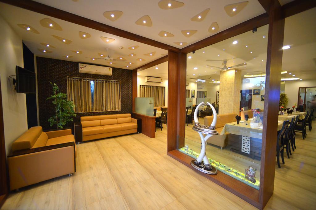 The Grand Imperial Hotel Morbi Kültér fotó
