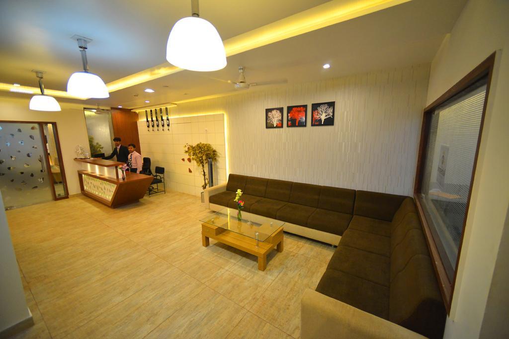 The Grand Imperial Hotel Morbi Kültér fotó