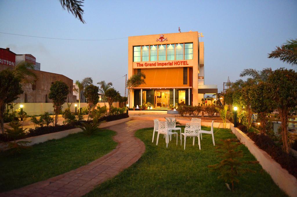 The Grand Imperial Hotel Morbi Kültér fotó
